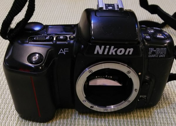 S258 デジタル一眼レフカメラ【ニコン「F-601」／nikon 本体のみ　レンズ別売り／ジャンク品】