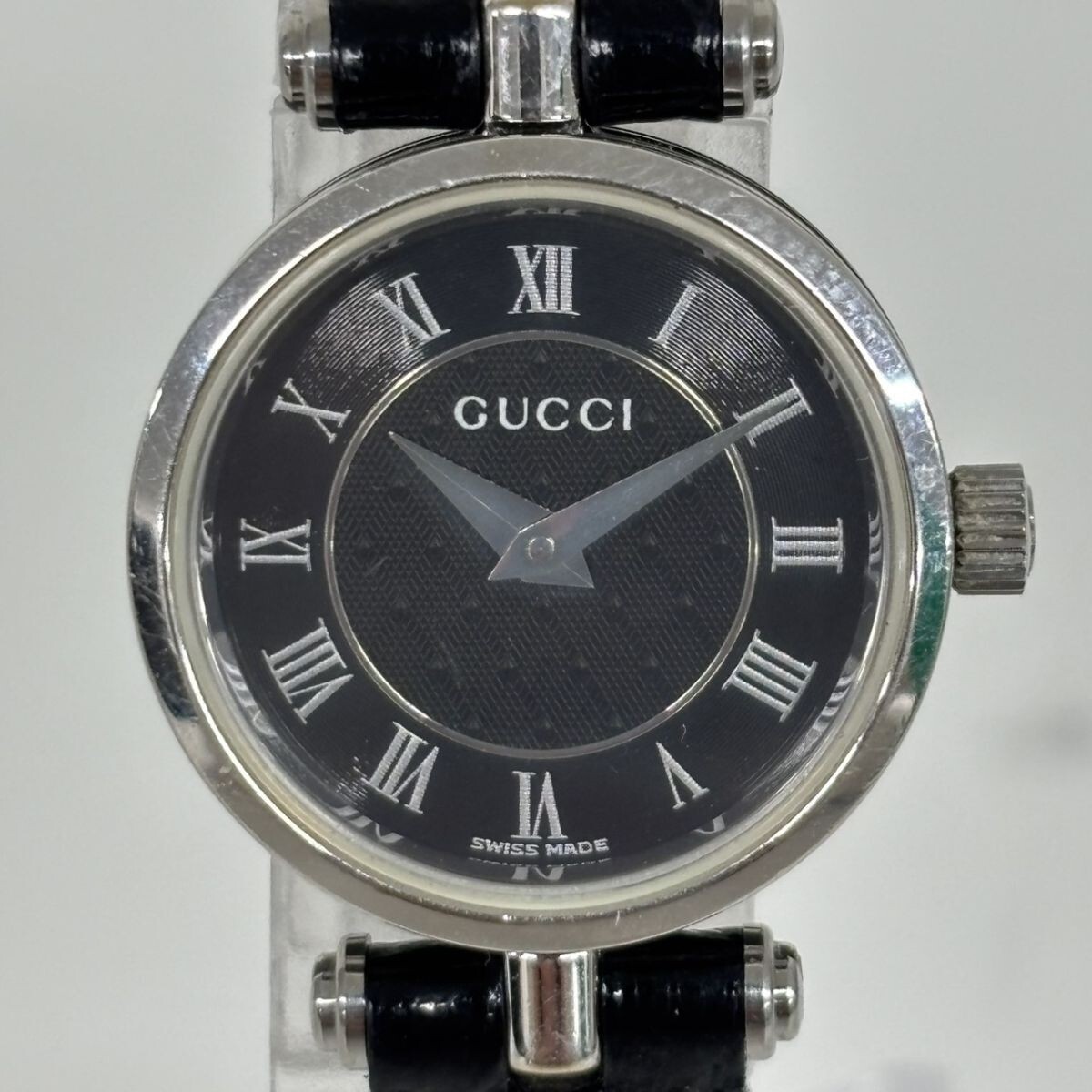 N387-NG17-103 ★ GUCCI グッチ 腕時計 2040L 文字盤ブラック クォーツ レディース スイス製 NB
