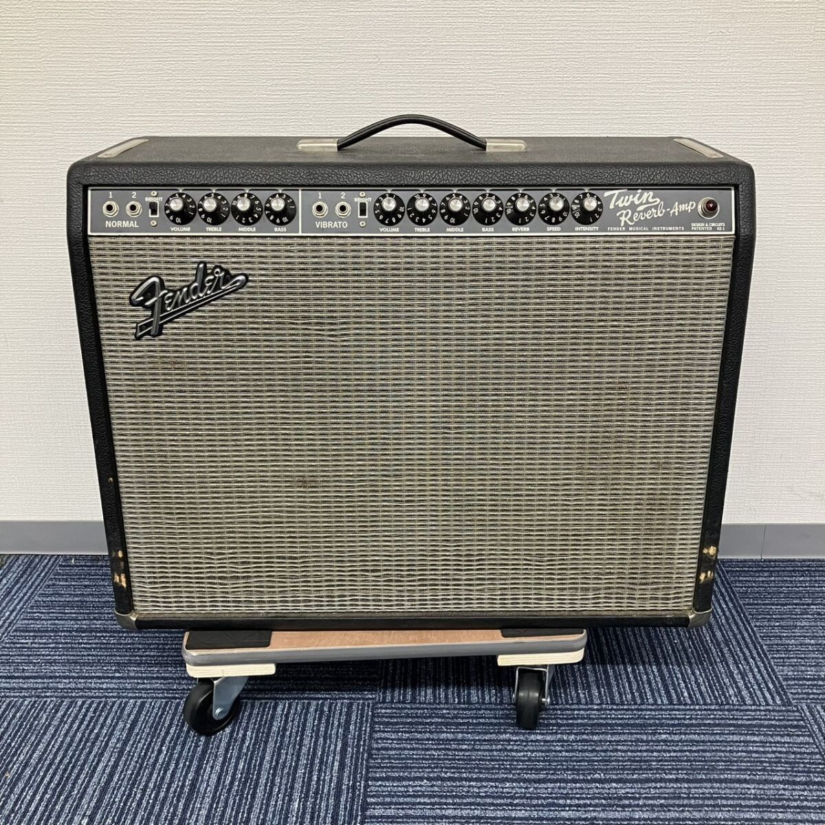 M055-NG12-423【引取推奨】真空管ギターアンプ Fender フェンダー 65 Twin Reverb ツインリバーブ 0217370000 NA
