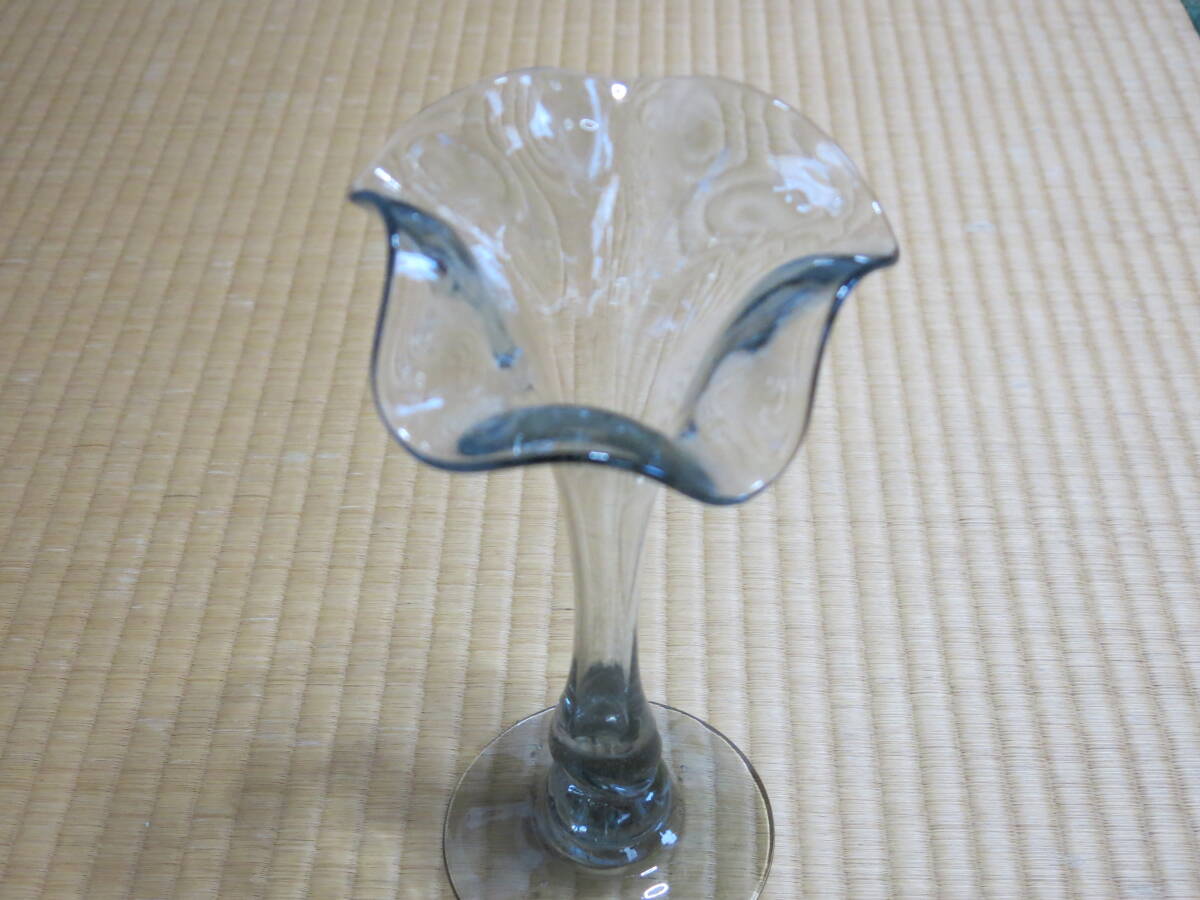 朝顔? 吹きガラス 硝子 花瓶 古い骨董 アンティーク