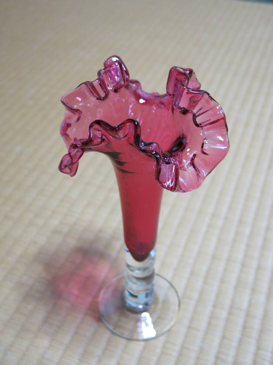 赤ワイン色の朝顔? 吹きガラス かぶせ硝子 花瓶 古い骨董 アンティーク