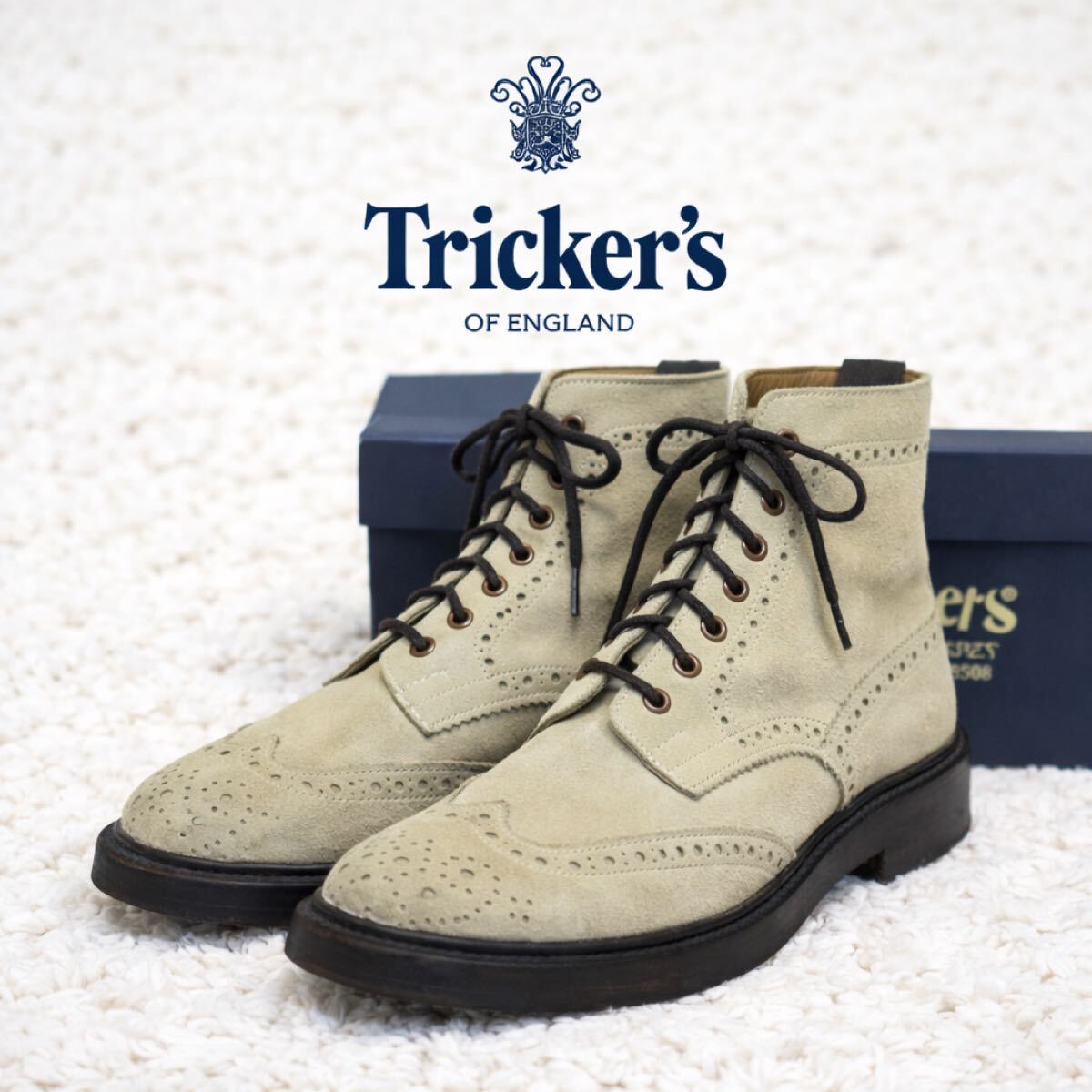 極美品　希少カラートリッカーズカントリーブーツ　M250スエード ベージュ 7.5 26cm箱付 英国製　レザーソール