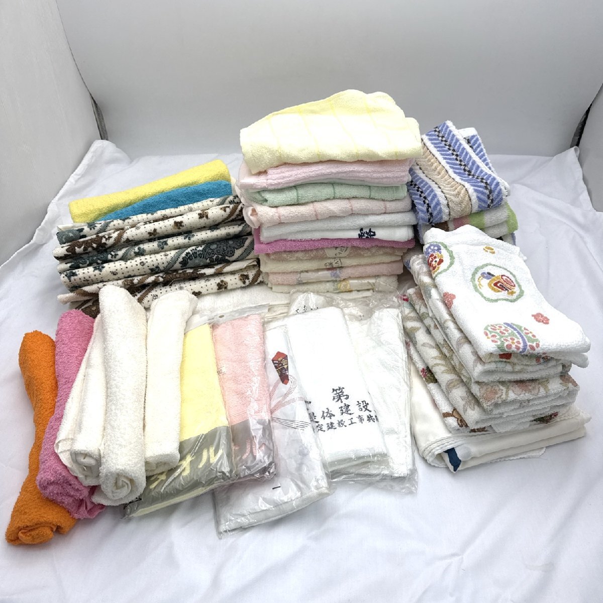 タオル 未使用保管品 大量まとめ 約60枚 フェイスタオル ガーゼタオル 未開封あり 粗品 白 干支 手拭 ダスター ウェス 掃除に 道楽札幌