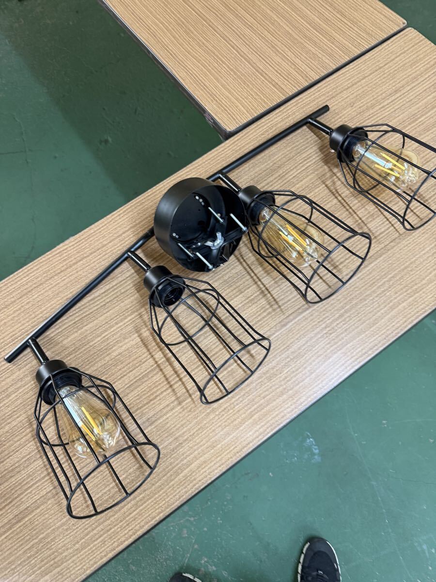 4灯シーリングライト　天井照明 2