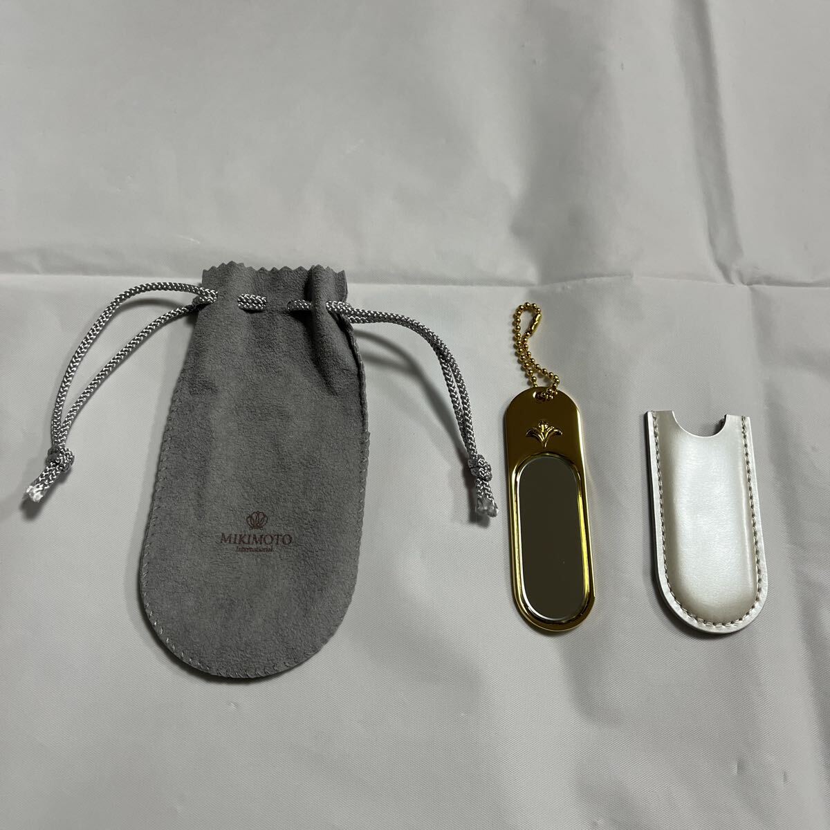 送料430円 新品未使用 MIKIMOTO ミキモト ミラー 手鏡 ゴールド ケース 保存袋付き メイク道具