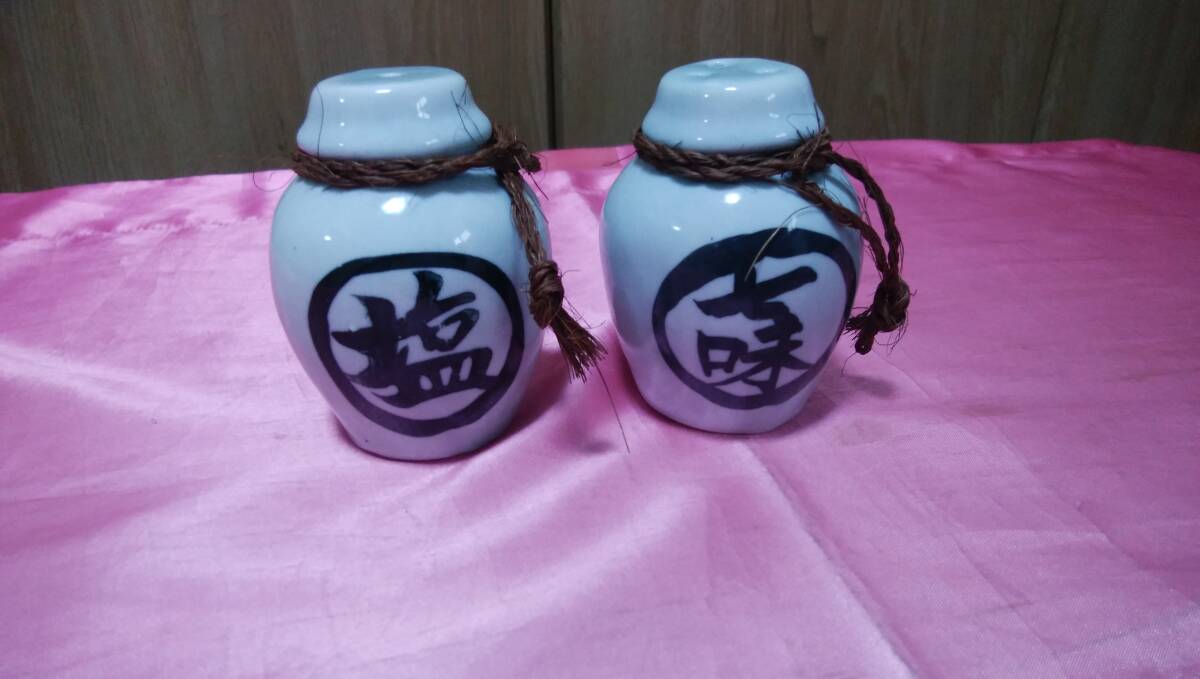 ☆ 徳利型 卓上調味料・薬味入 ☆ 塩・七味入【約60×80mm】２個♪(未使用品※)