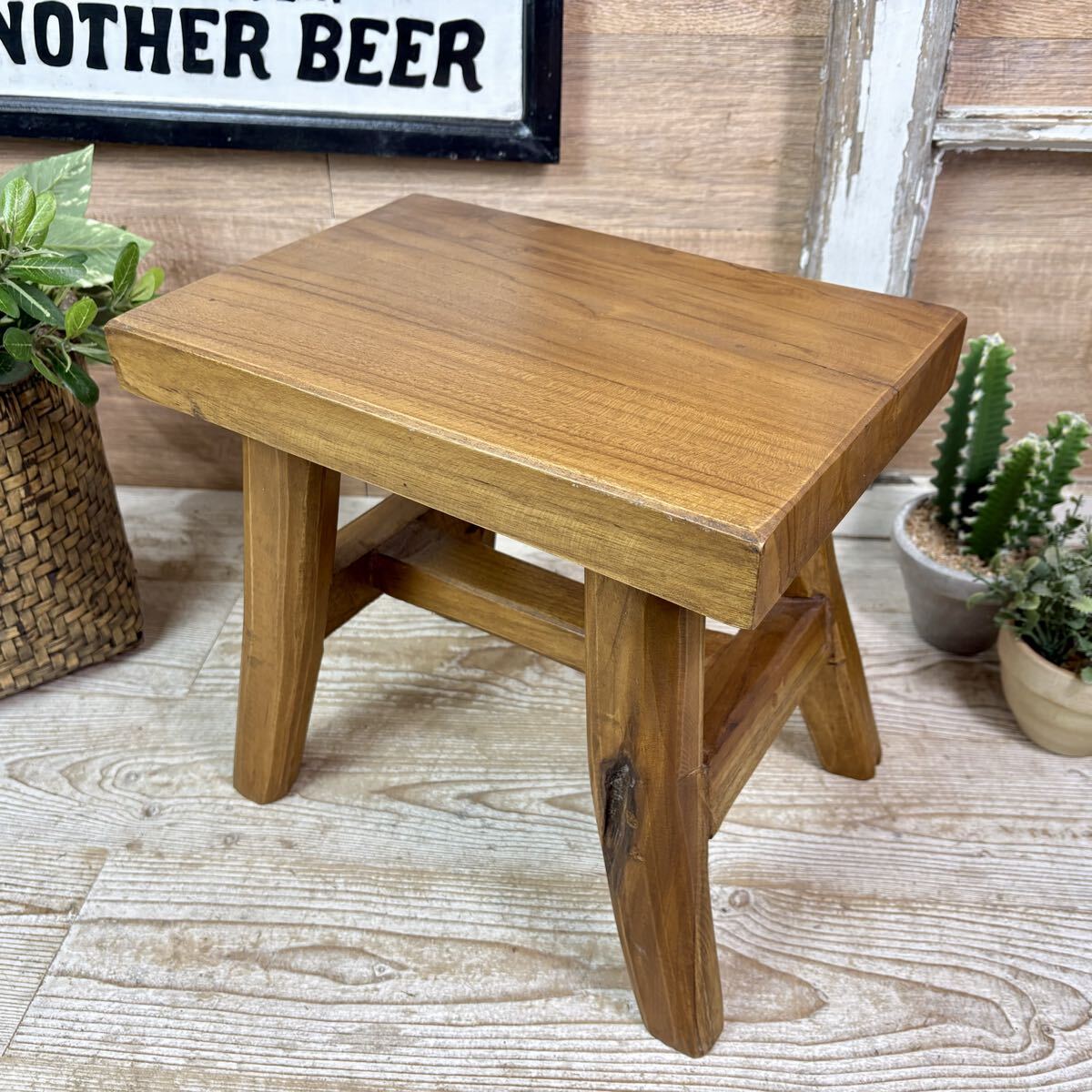 送料無料、オールドチーク天然無垢材ウッドミニスツール角(33㎝×30㎝)、椅子天然木ナチュラルウッド木製花台、インテリア