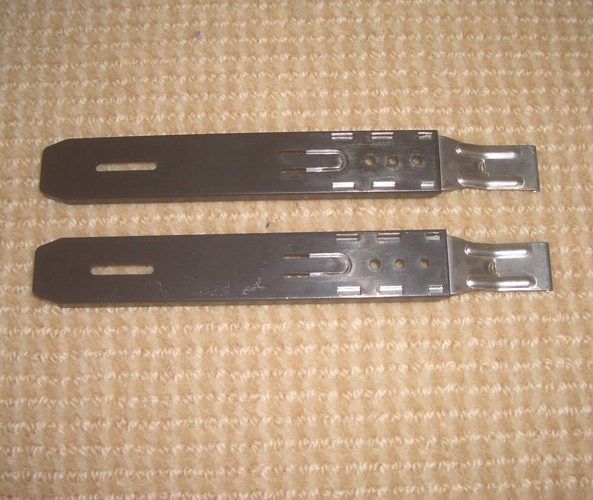 ANTEC ミドルタワー用 5インチベイ用マウンター P180 P182 P183など?