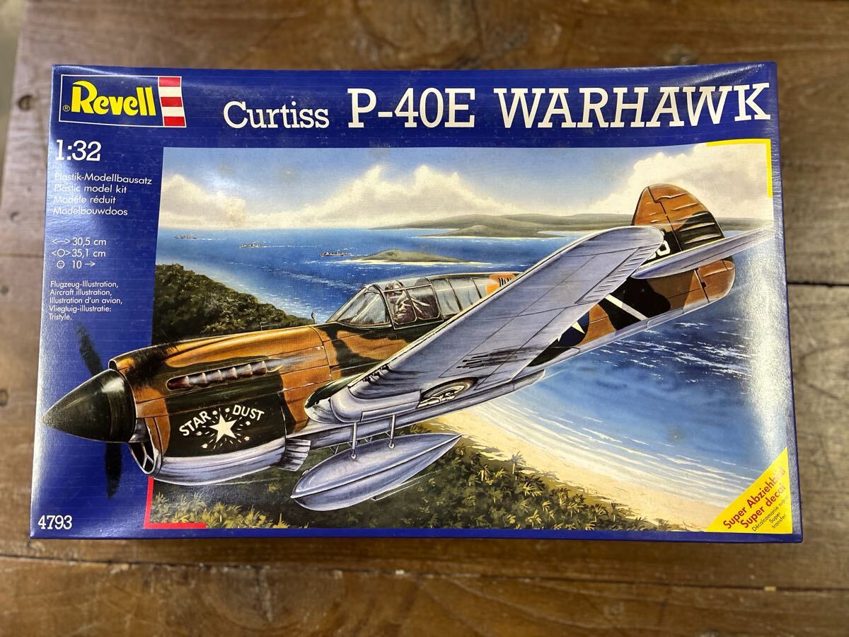 レベル 1/32 Curtiss P-40E WARHAWK プラモデル絶版当時物プラモデル