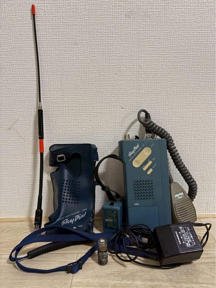B0312 NEC エヌイーシー パーソナル無線装置 無線機 Sky Bird HR-8型 スカイバード 充電器・ケース・バッテリー2個付き 通電のみ確認済み