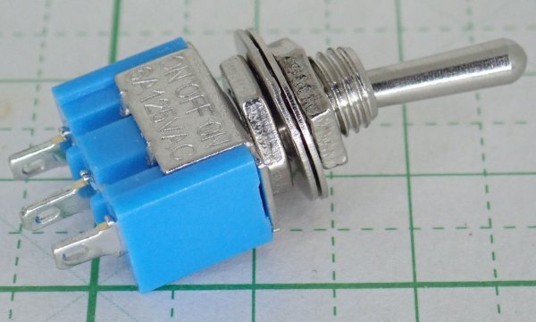 トグルスイッチ 3P