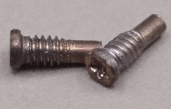 iPhone8/8Plus/SE2/SE3用 パーツ 星型ネジ 2本セット 金