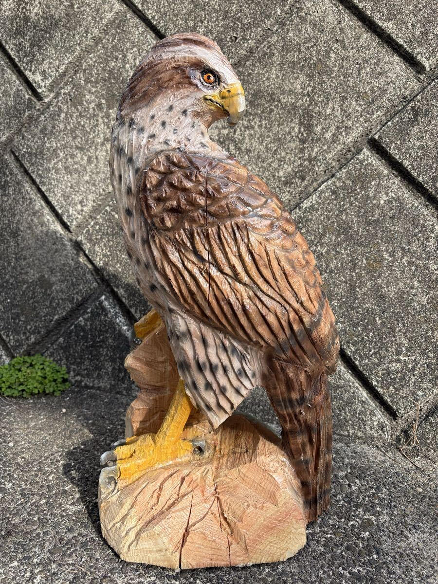 鷹 鷲 タカ チェンソーアート高さ64センチ横35センチ 置物 檜 木彫り 彫刻鳥 木製 アンティーク オブジェ 彫刻 バードカービング