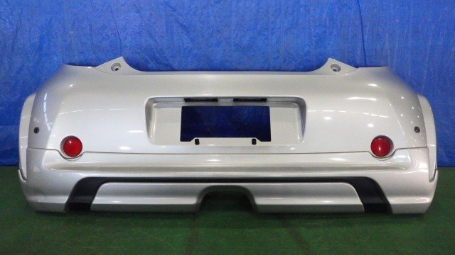 【宮城 塩釜発】中古 リアバンパー ｉＱ DBA-KGJ10 純正品 モデリスタスポイラー付 モデリスタマフラー付 52159-74010-B0 ※個人宛発送不可