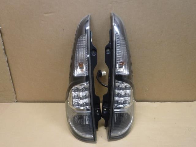 【岩手 盛岡発】中古 純正 ＭＲワゴン WIT DBA-MF33S 「テールランプセット」 220-59301 点灯Ok ＜個人宛は支店止め配送＞