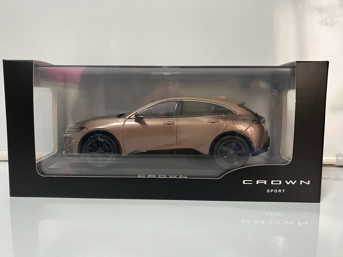 1/30 トヨタ　 TOYOTA クラウン スポーツ　 CROWN SPORT カラーサンプル ミニカー プレシャスブロンズ 未開封新品