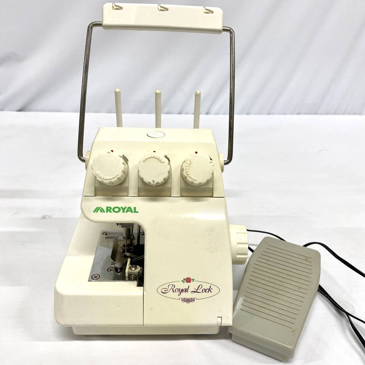1円～ 0TN41670326 ロイヤル工業 ROYAL LOCK ロックミシン フットペダル付き RRLS101 通電確認 動作未確認 現状品