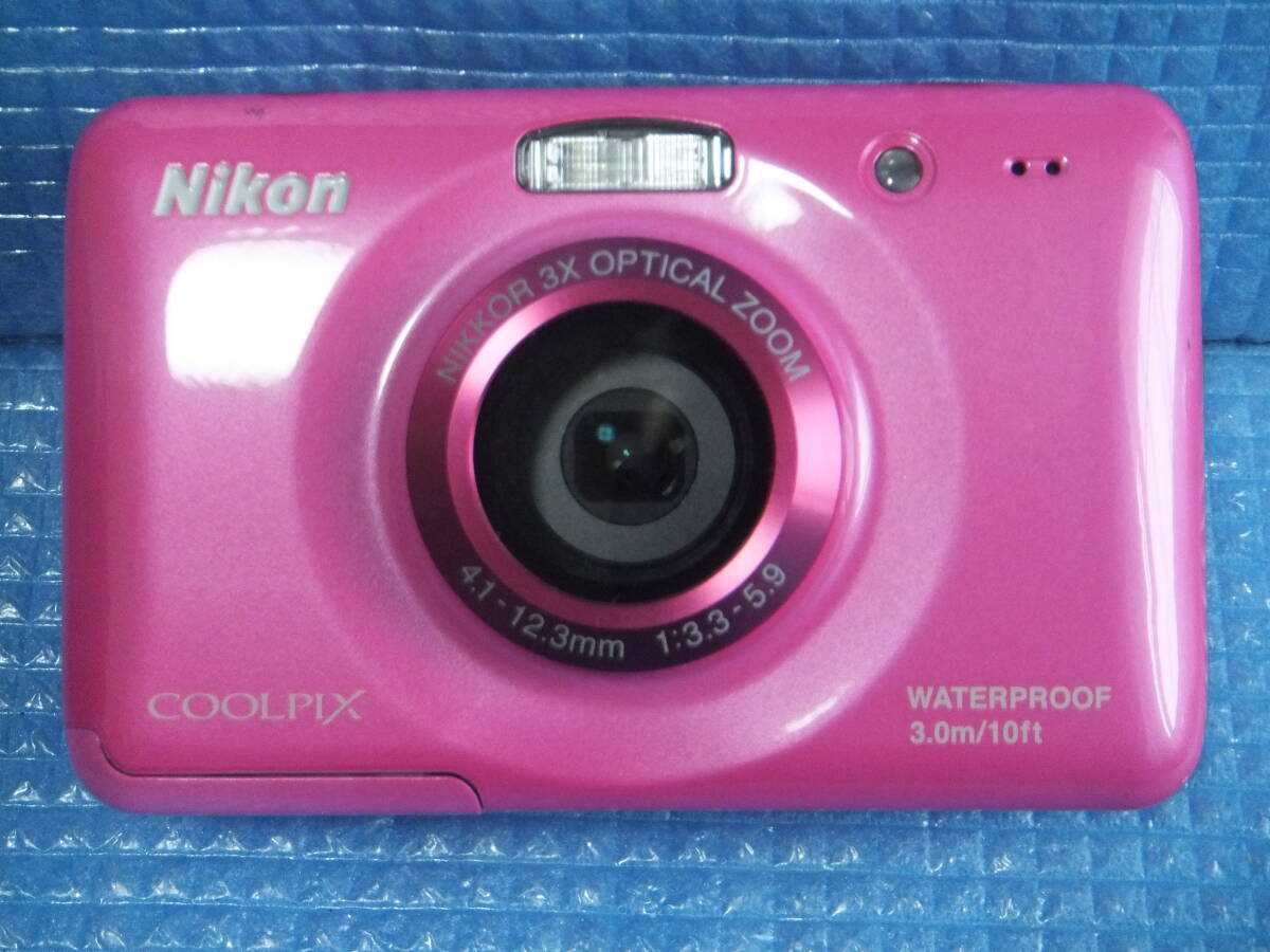 送料520円～ ニコン COOLPIX S30 コンパクトデジタルカメラ ピンク クールピクス デジカメ コンデジ ウォータープルーフ 防水 モノトク 