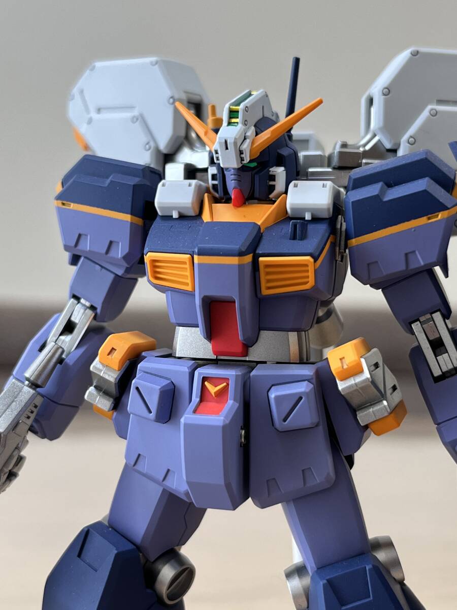 バンダイ　ＨＧＵＣ　1/144　ヘイズル２号機（Ｔ３カラー）　組立済完成品
