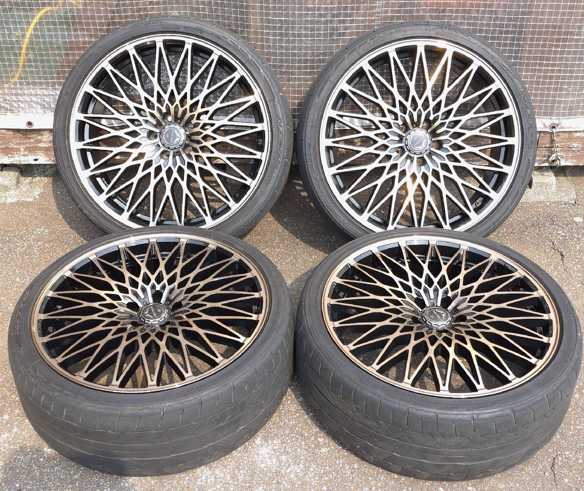 美品 ロクサーニ PAVONE/パヴォーネ 限定カラー ゴールド系 21x8.5J +35 114.3x5H ハブ径約73mm NITTO NT555 G2 245/35R21 2022年製 4本
