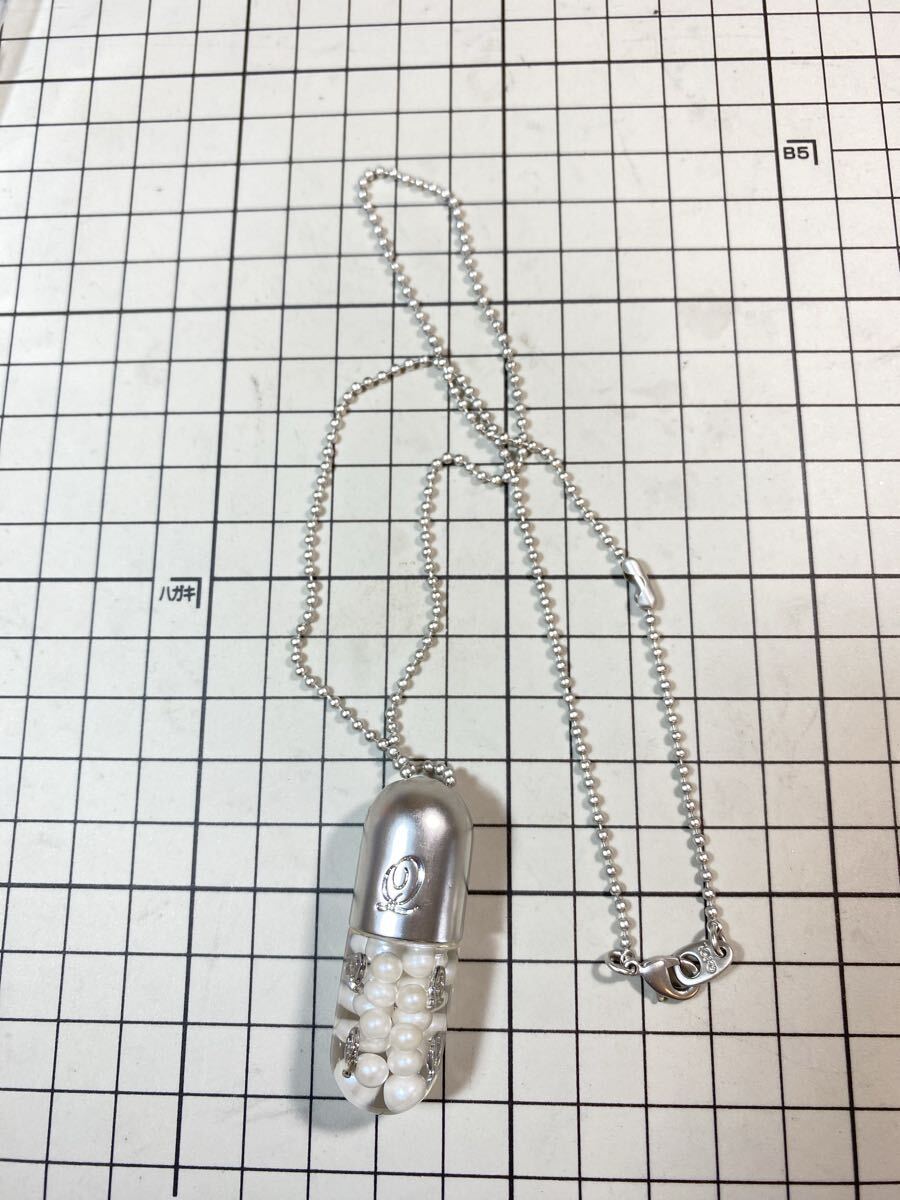 13D25【ジャンク 未検品】Q-pot. キューポット カプセル型 パール入り ネックレス イヤリング アクセサリー 3cm 