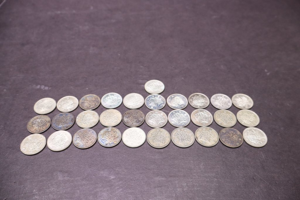 X715【送料無料】100円 硬貨 銀貨 稲穂 31枚 まとめて