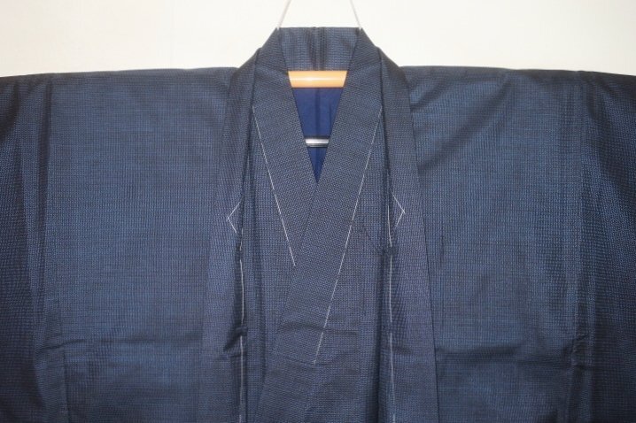 お買い得セール 弐11459 本絹泥藍大島紬男着物羽織 裄69丈139К百山亀甲黒瑠璃 現代物 新品未着用 証紙２枚付きの完全品