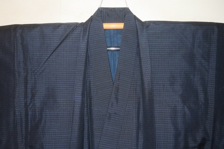 お買い得セール 弐11429 本絹泥草木染大島紬 男着物羽織 裄69丈148К濃紺藍精密有馬平角紋意匠 現代物 珍色