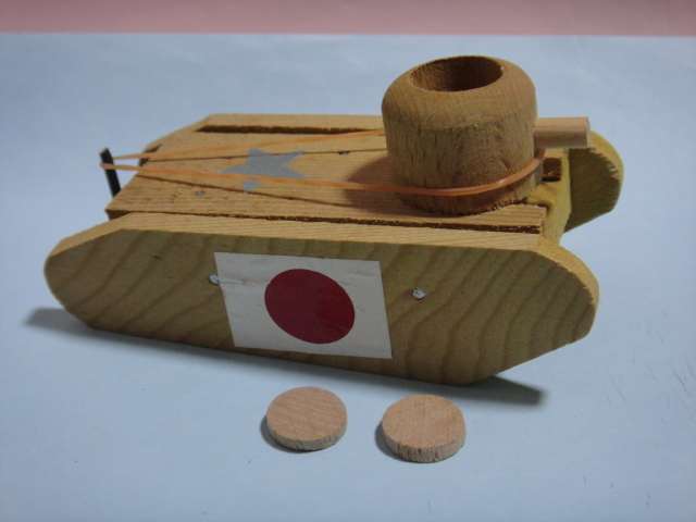 タンク　戦車　ミリタリー模型　駄菓子おもちゃ　昭和レトロ　五月の女王