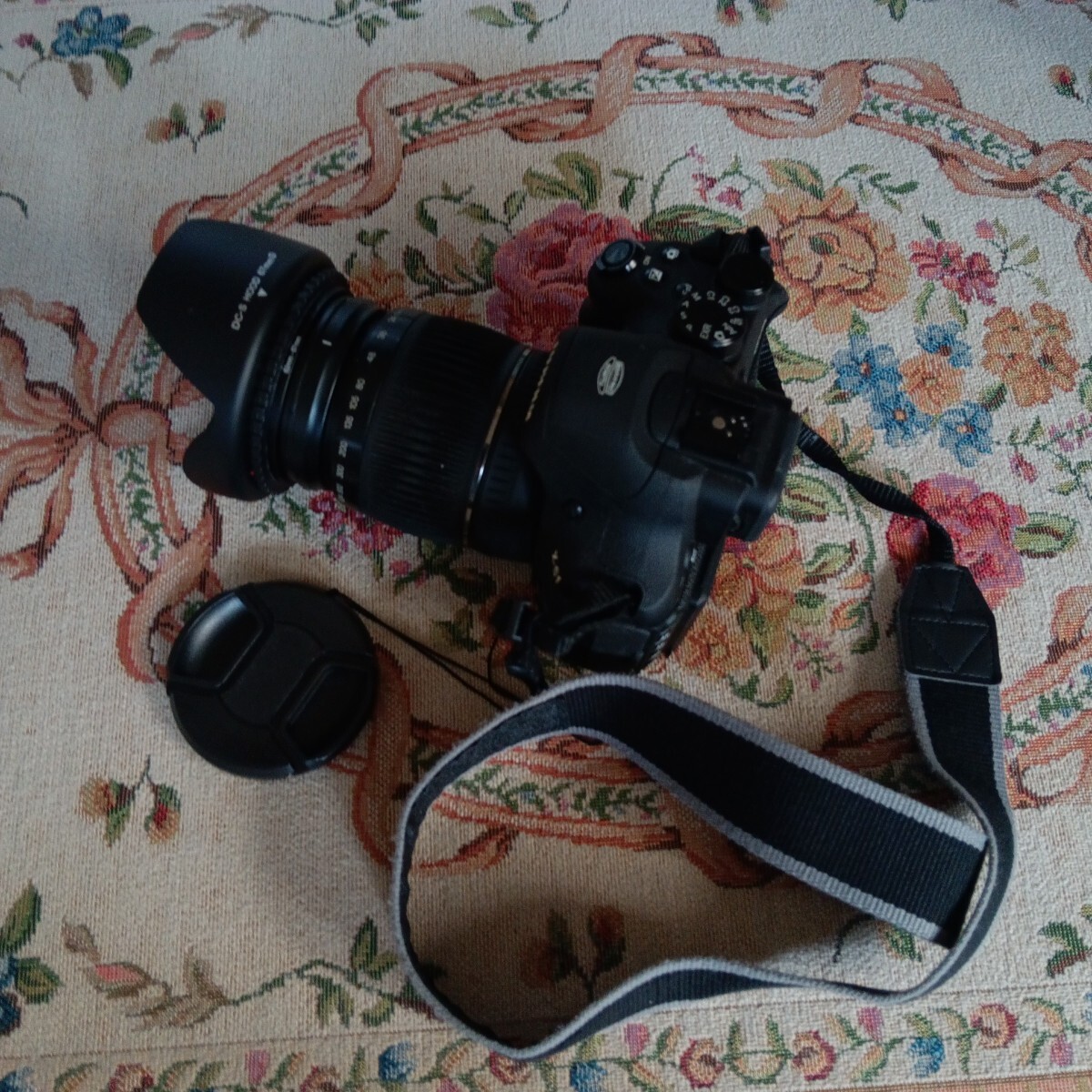 【美品】FUJIFILM X-S1動作確認済★付属★ストラップ・充電器・バッテリ―・フード６７mm・レンズキャップ・（外部品）６７mm