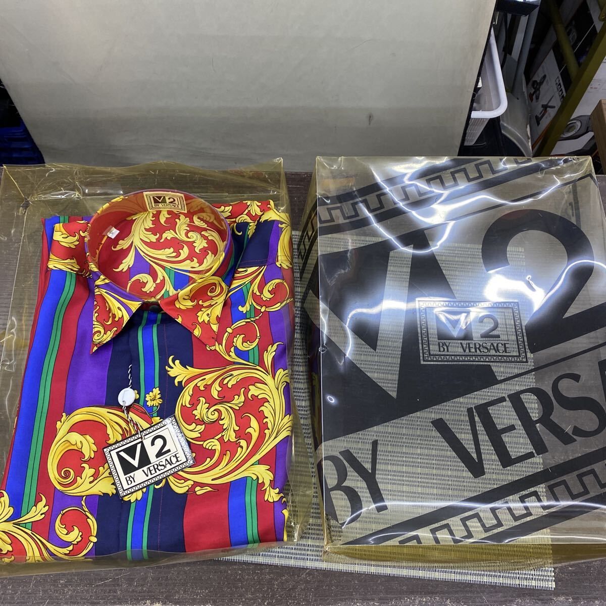 当時物 未使用品 ヴェルサーチ V2 シルク100% 総柄 長袖シャツ V2 BY VERSACE 柄シャツ ヴィンテージ ヴェルサーチ クラシック V2 Mサイズ