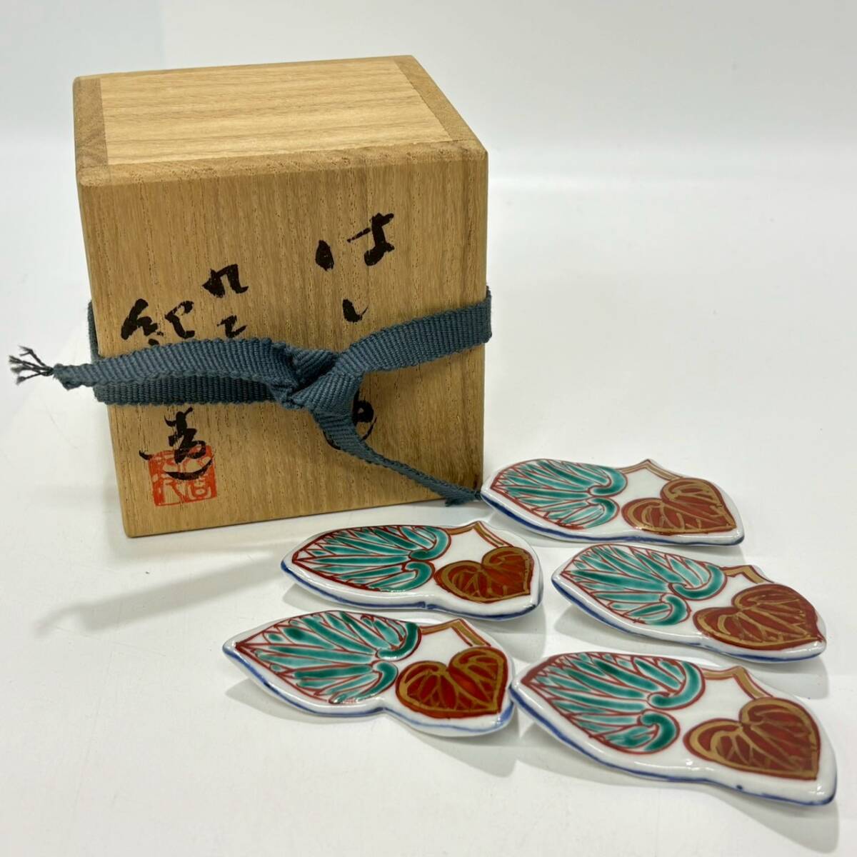 ■1円~【コレクター放出品】 九谷 長谷川紀代 造 はし置き 5点 まとめ 箸置き 和食器 陶器 工芸品 共箱付属 アンティーク 骨董品 K163835