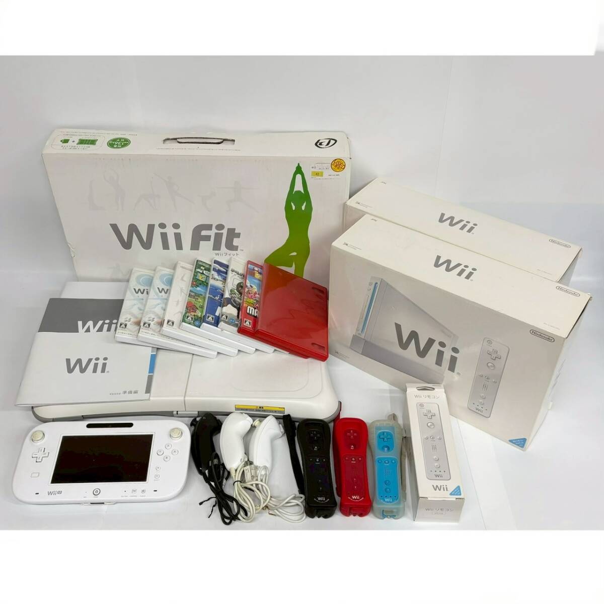 ■ 1円〜【セット売り】 Nintendo 任天堂 Wii 本体 2点 Wii Fit ボード 2点 リモコン 4点 ヌンチャク 3点 ソフト 8点 WiiU パッド K163861