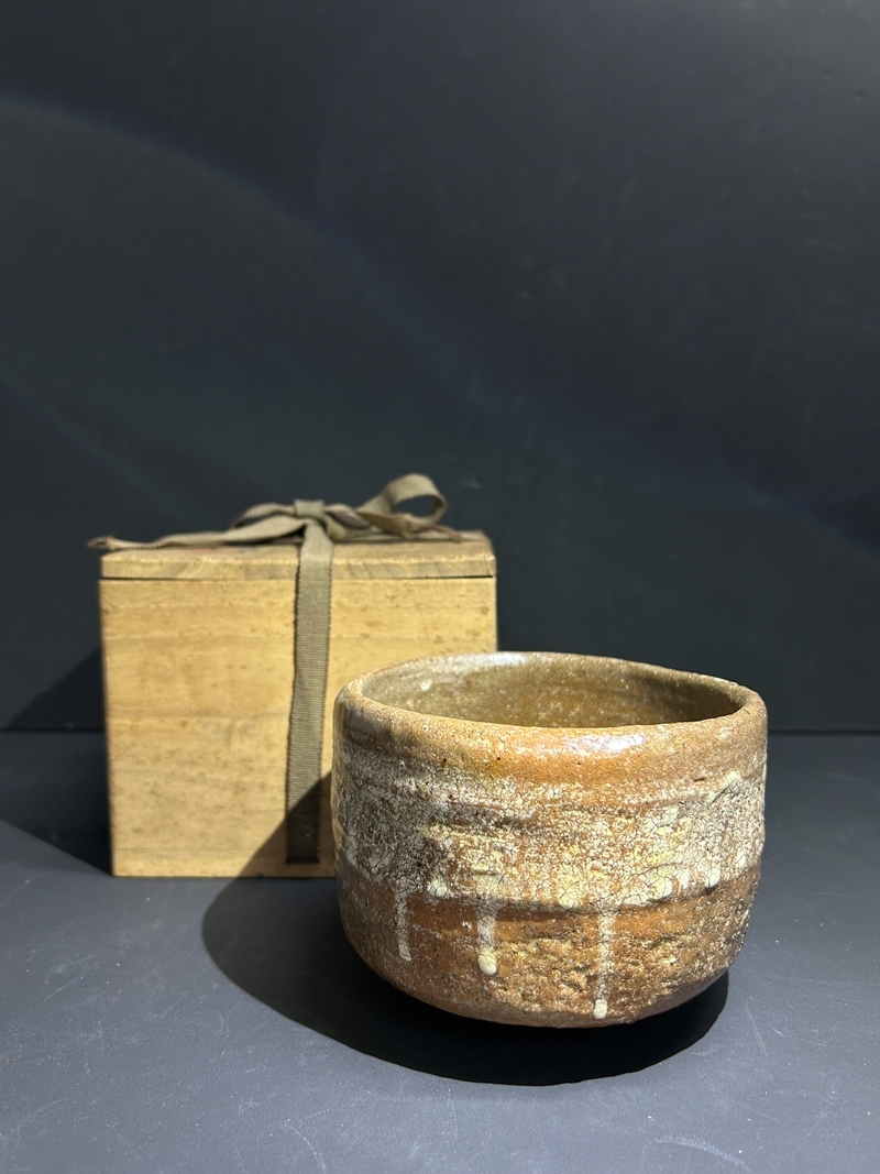 ● コレクター必見 未使用 茶道具 抹茶碗 作家物 茶碗 陶器製 工芸品 共箱 Hs42