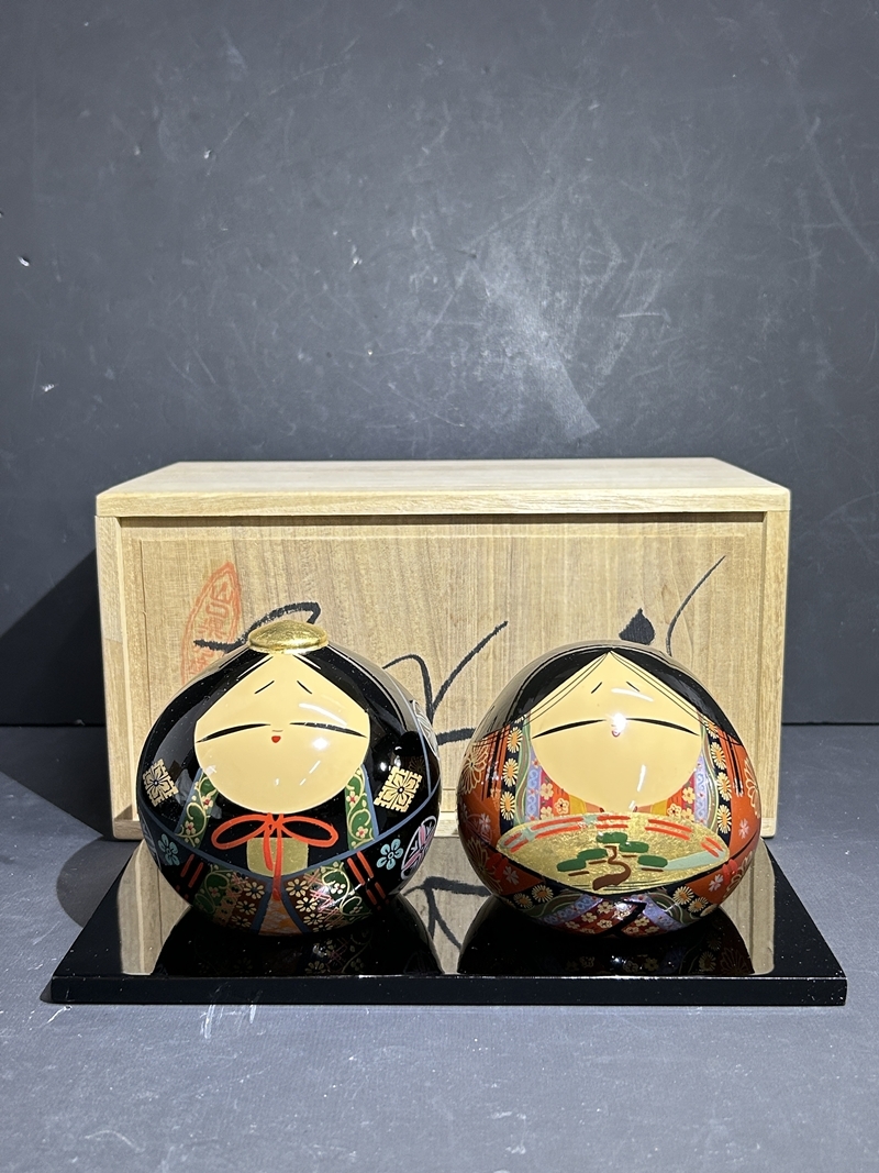 ● コレクター必見 牧野大内塗 大内人形 雛人形 ひな人形 お内裏様 お雛様 漆器 漆塗 漆芸 工芸品 置物 飾り 共箱 Hs178