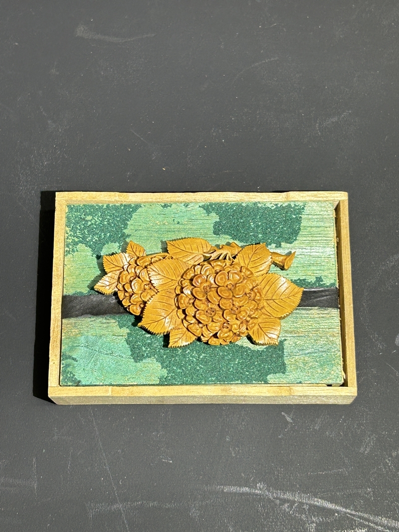 ● コレクター必見 ビンテージ レトロ 木彫り 木製 帯留 花彫刻 和装小物 細密細工 帯 飾り コレクション Hs03