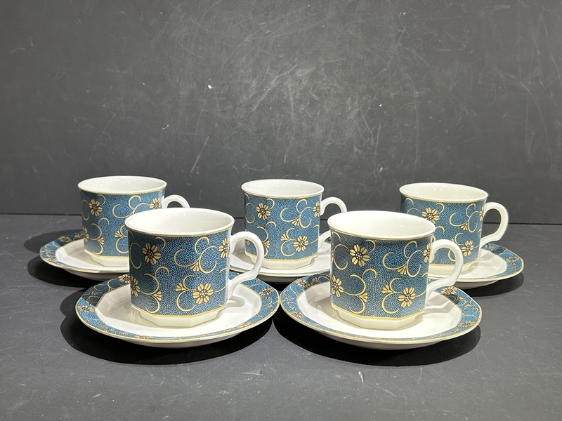 ● コレクター必見 未使用 九谷 玄土 珈琲揃 青粒唐草 カップ&ソーサー 五客 陶器製 青粒 茶器 工芸品 元箱 Hs133