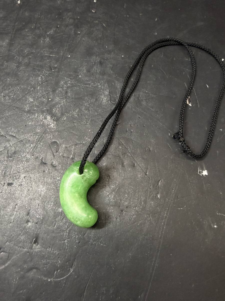 ★コレクター必見 ビンテージ ヒスイ？ 翡翠？ 勾玉 まがたま ネックレス 天然石 アクセサリー 飾り コレクション 現状品 Sp33