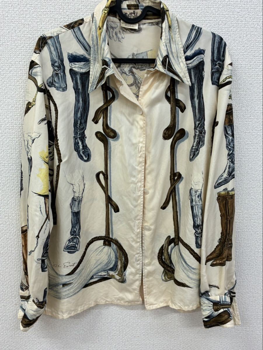 H【12E95】 エルメスHERMES Xavier de Poret クリーム色 プリントシルクツイル エルメス 「A Propos de Bottes」 ブラウス ブーツ シルク