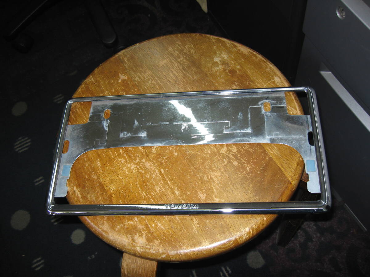 トヨタのナンバー枠1枚中古