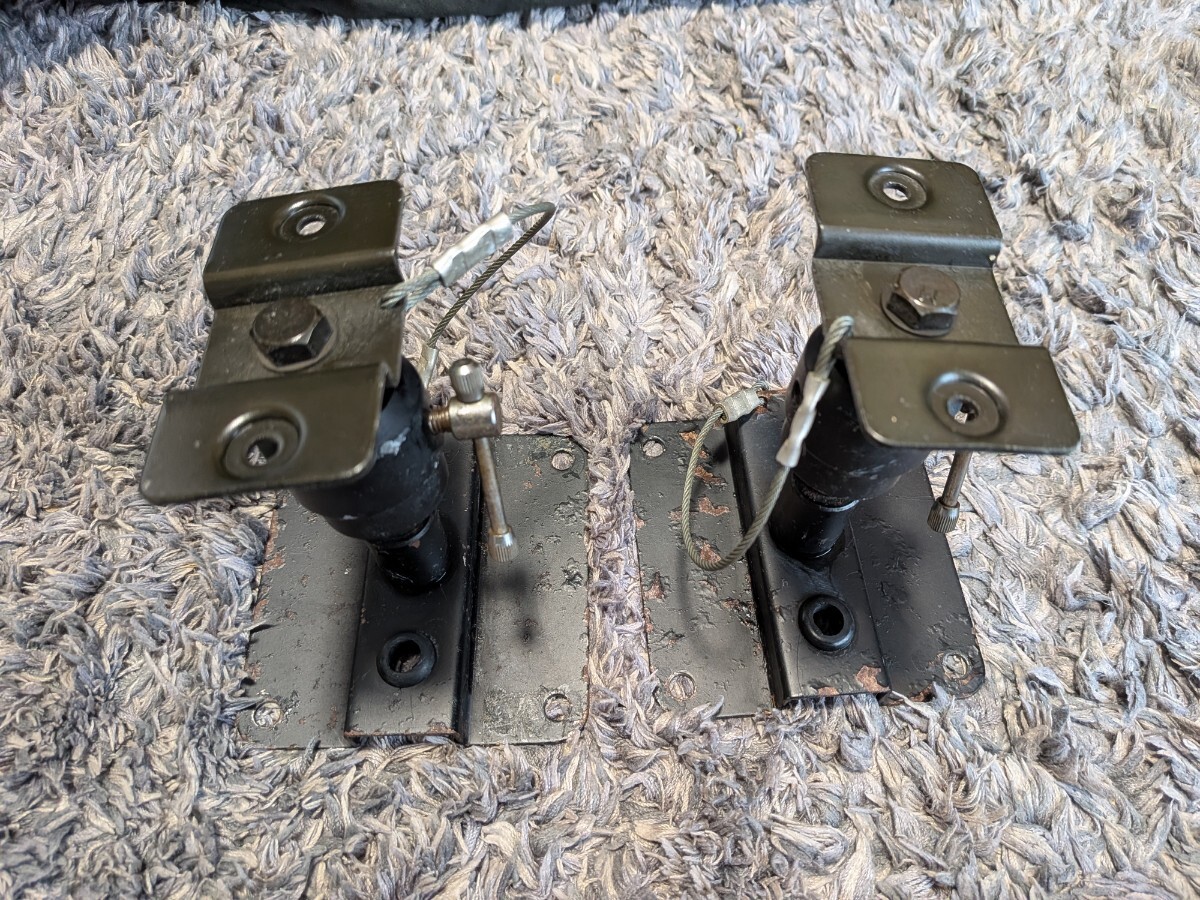 BOSEの101で使っていた天吊りブラケット左右セット中古品 