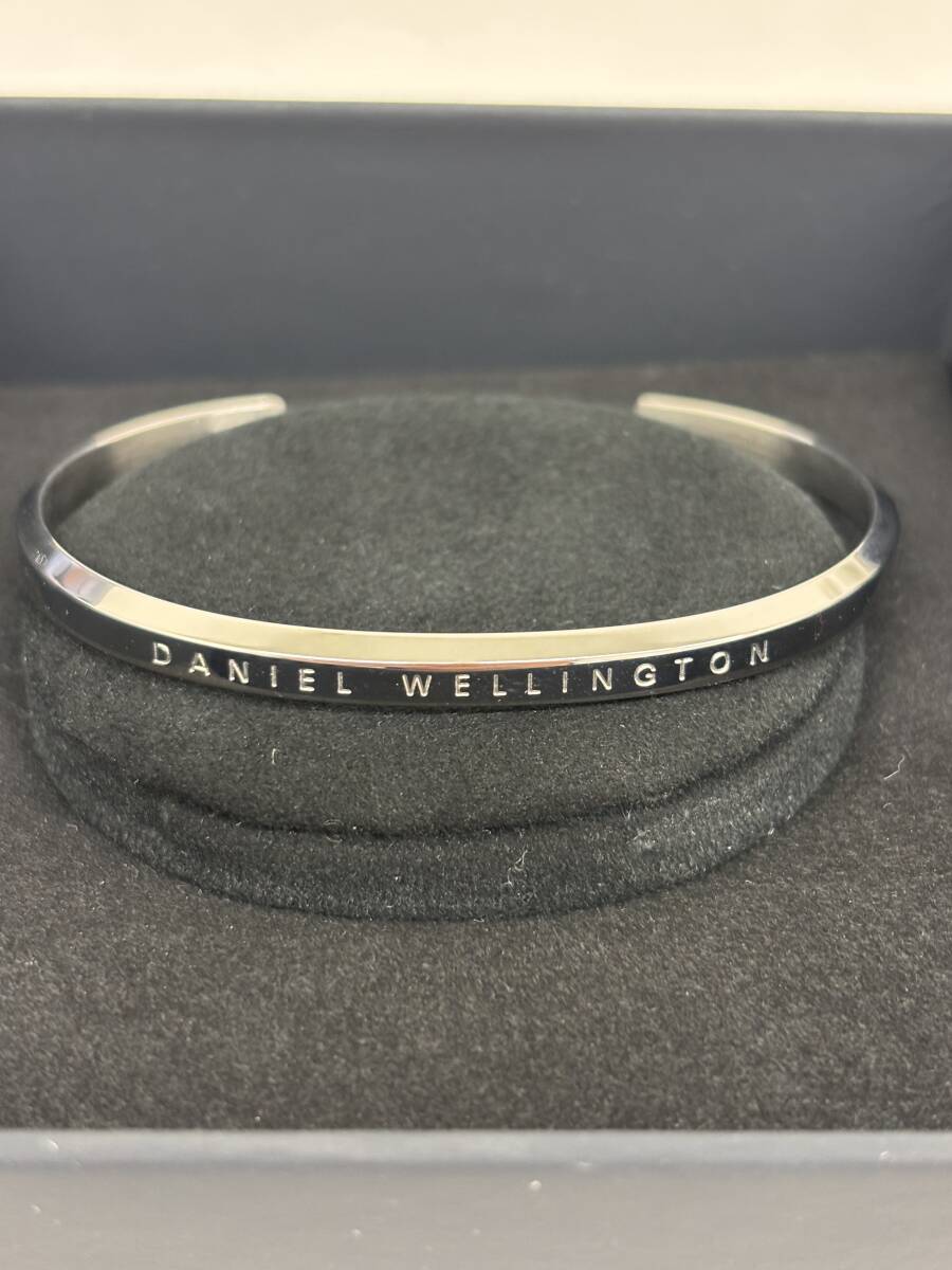 DANIEL WELLINGTON バングル　美品