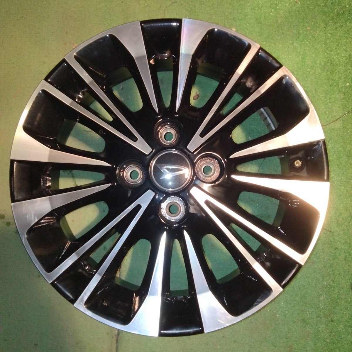 中古　ダイハツ　LA650S　タントカスタム純正ホイール　15インチ　4J オフセット45　1本　中古品