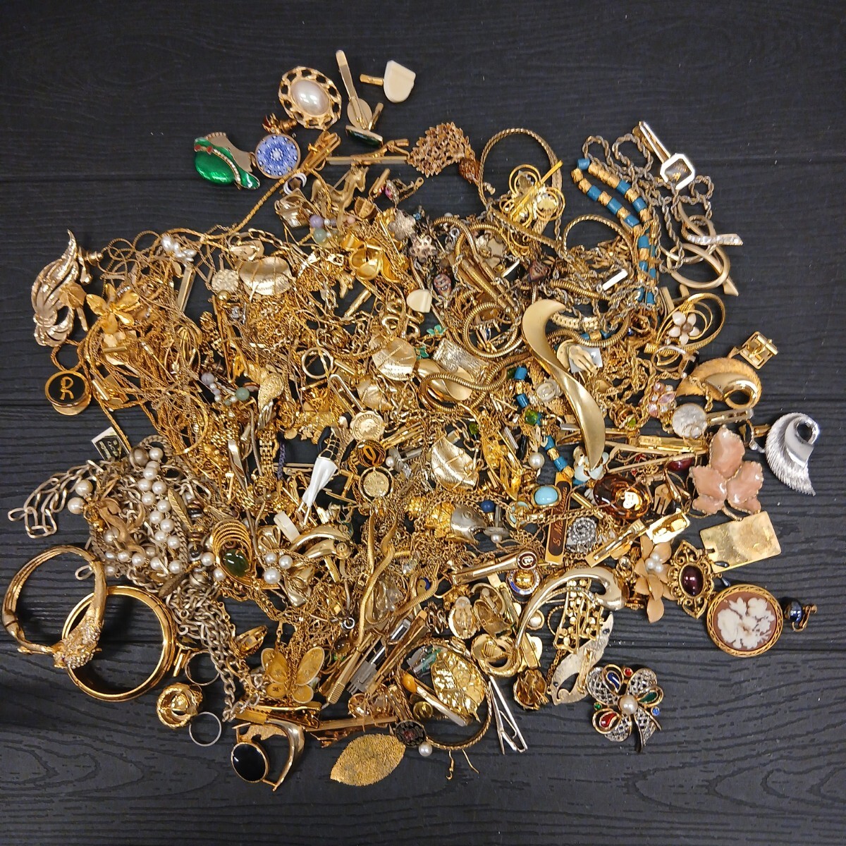 【S2/4E3】 イミテーション アクセサリー まとめ ネックレス ブローチ タイピン カフス など 総重量約2.4Kg