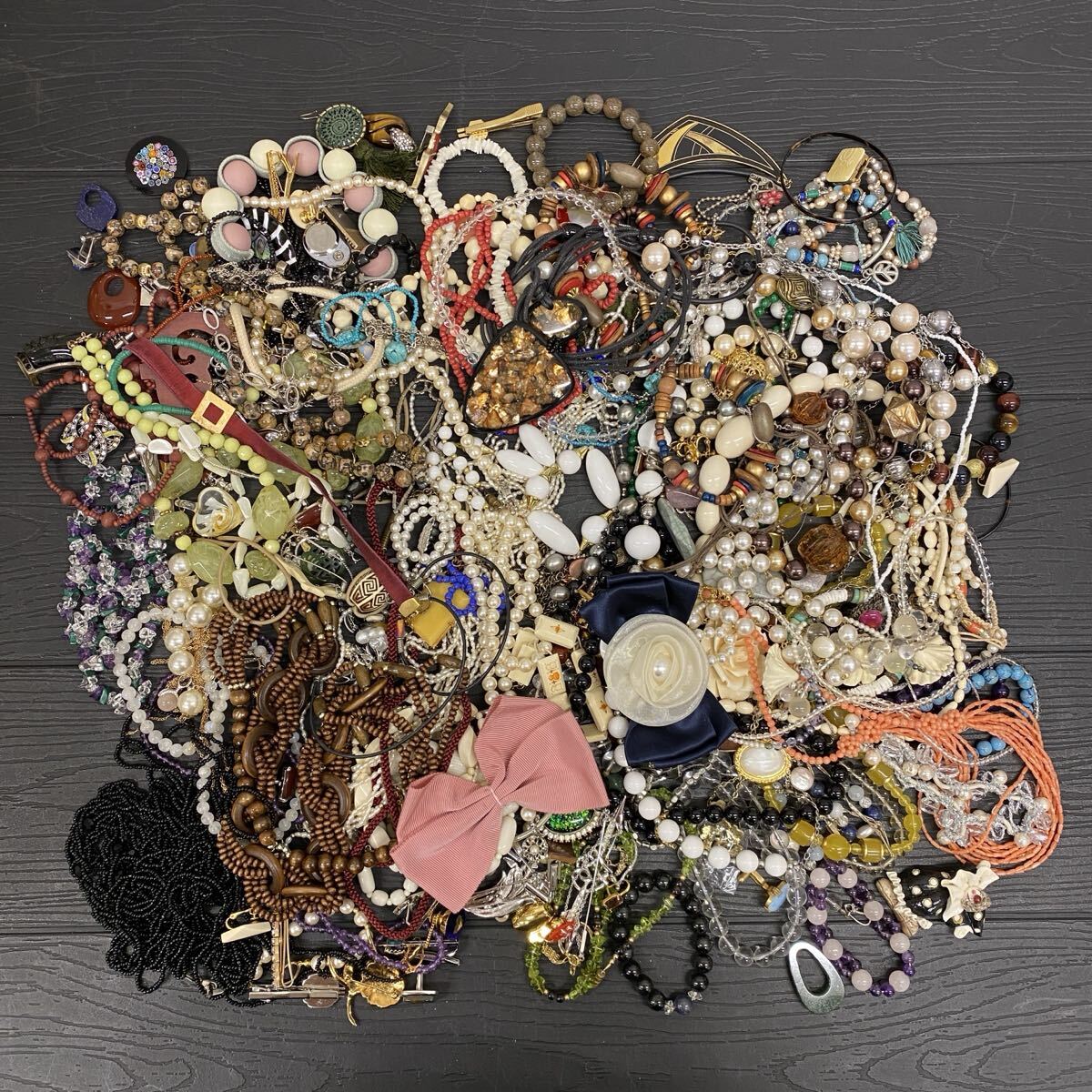 【S3/1TN2】 アクセサリー イミテーション まとめ 総重量約3.2kg ネックレス ブローチ ブレスレット カフス タイピン など