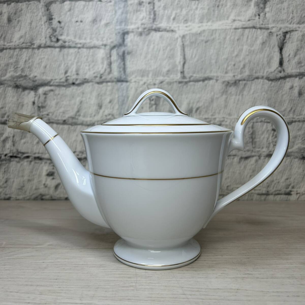 【YH-5217】長期保管品 Noritake ノリタケ ティーポット ゴールドライン 白磁 金縁 シンプル 7050 陶器 ファインポーセレン