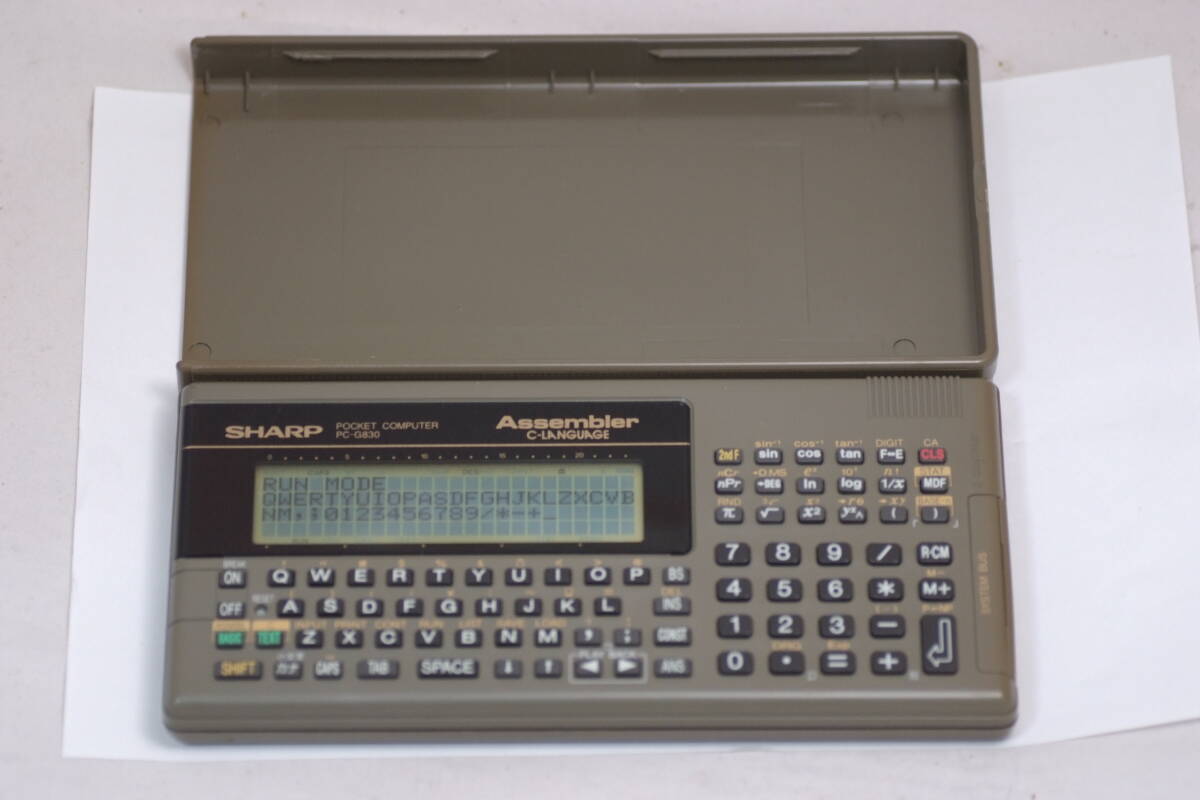 シャープ（SHARP）ポケットコンピューター PC-G830 電池を入れたら液晶表示しました。