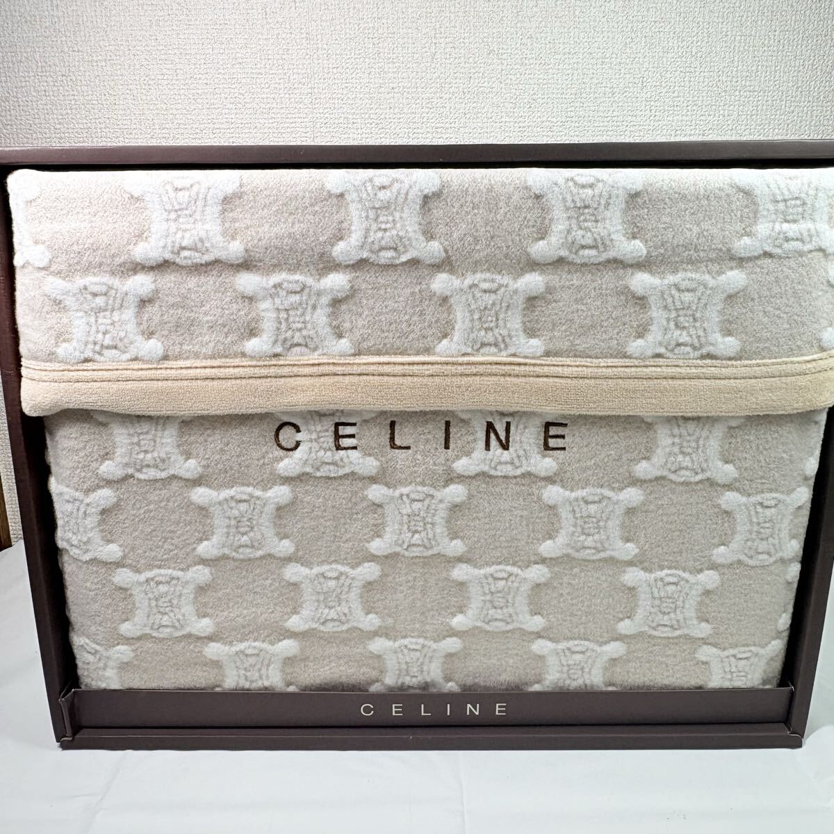 新品　CELINE セリーヌ　綿毛布　ブランケット　マカダム　トリオンフ　総柄　ベージュ　140×200cm 西川産業　ギフト　保管品