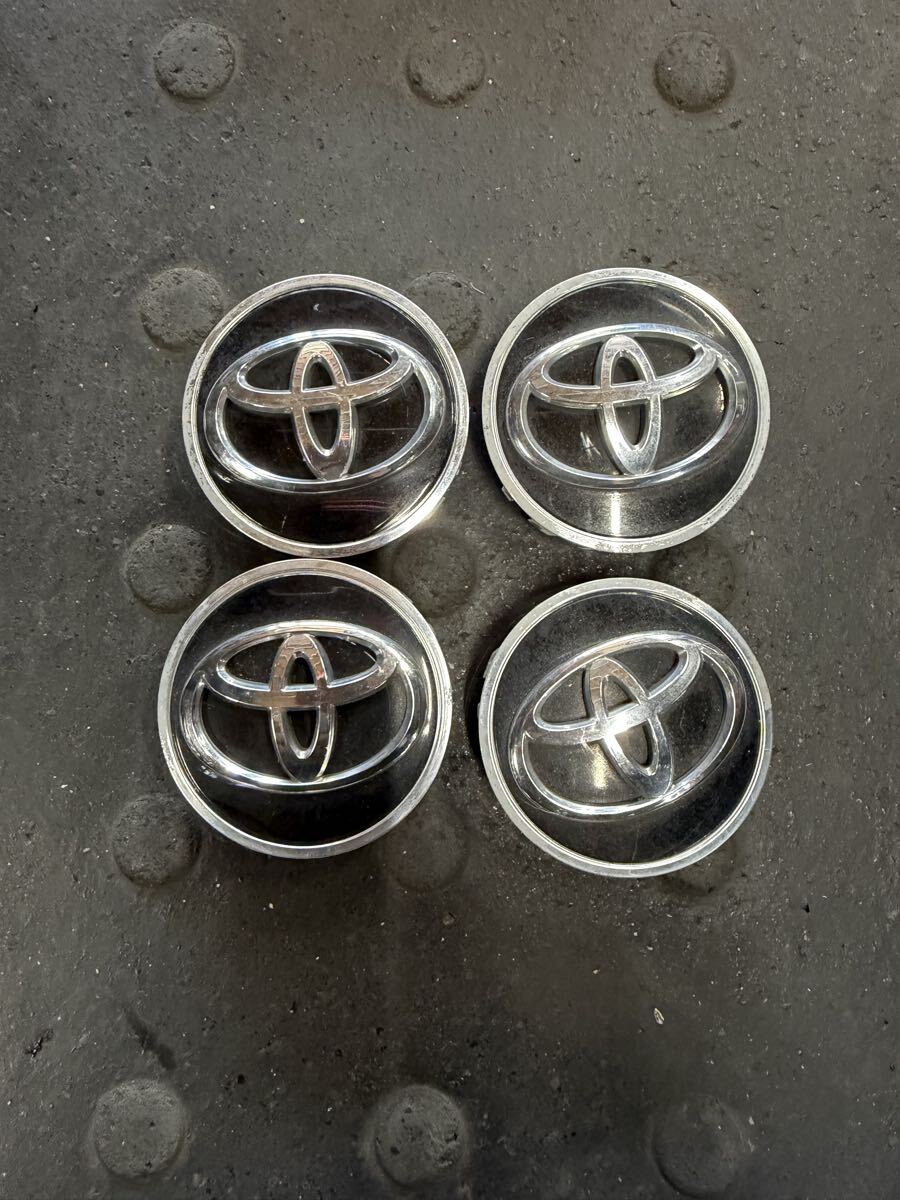 トヨタ純正　センターキャップ　ハリアー　アルファード　黒　６２mm