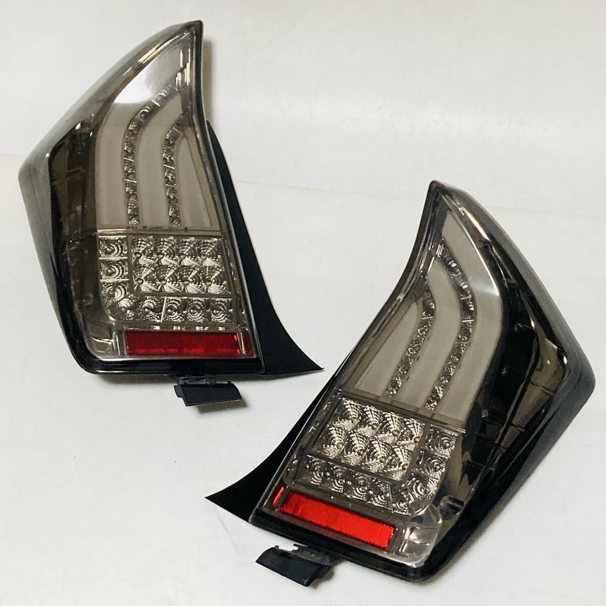 点灯OK CRYSTALEYE クリスタルアイ ZVW30 30系 PRIUS プリウス フルLED テールランプ テールライト 左右セット